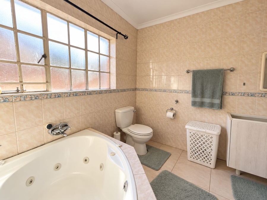 3 Bedroom Property for Sale in Amberfield Crest Estate Gauteng