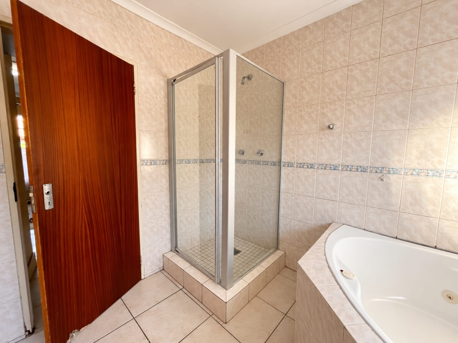 3 Bedroom Property for Sale in Amberfield Crest Estate Gauteng