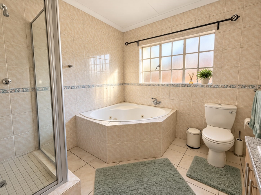3 Bedroom Property for Sale in Amberfield Crest Estate Gauteng