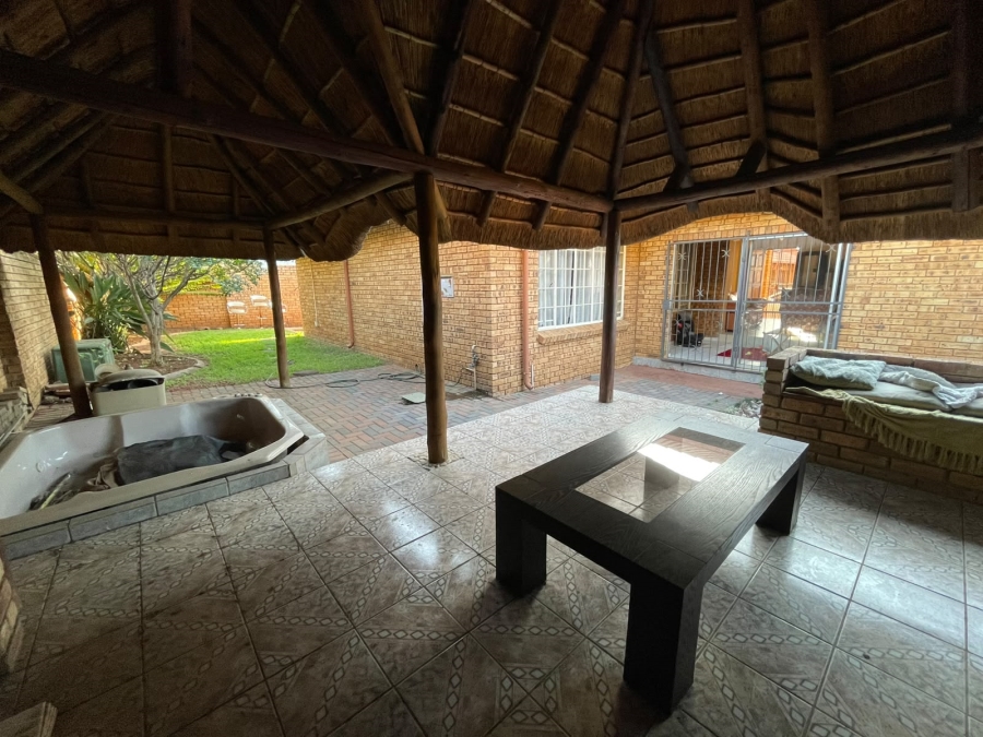 3 Bedroom Property for Sale in Amberfield Crest Estate Gauteng