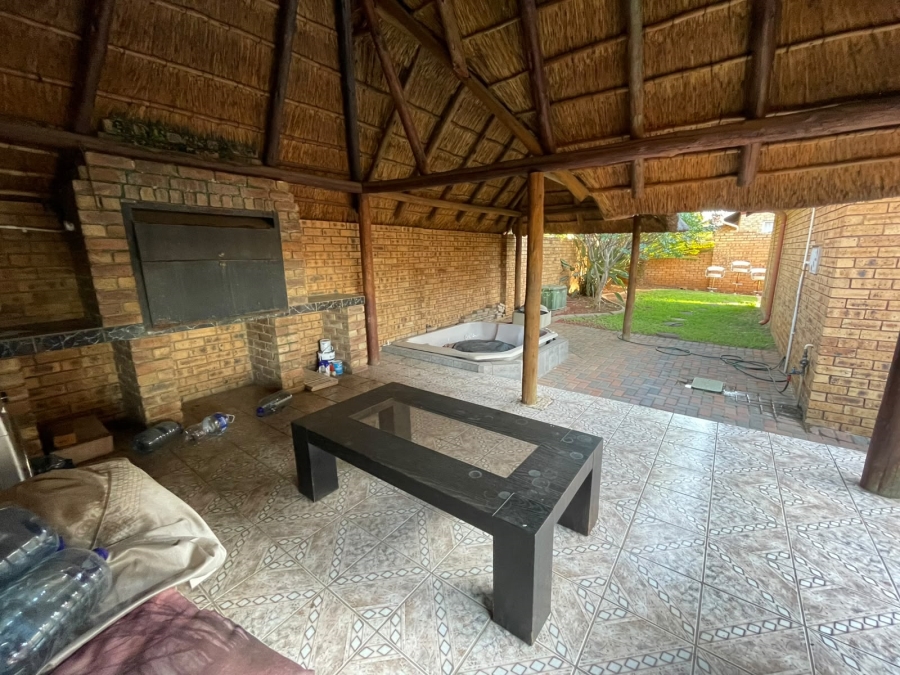 3 Bedroom Property for Sale in Amberfield Crest Estate Gauteng