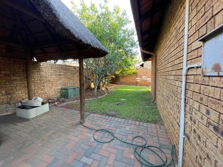 3 Bedroom Property for Sale in Amberfield Crest Estate Gauteng