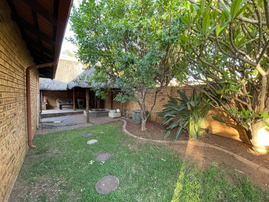 3 Bedroom Property for Sale in Amberfield Crest Estate Gauteng