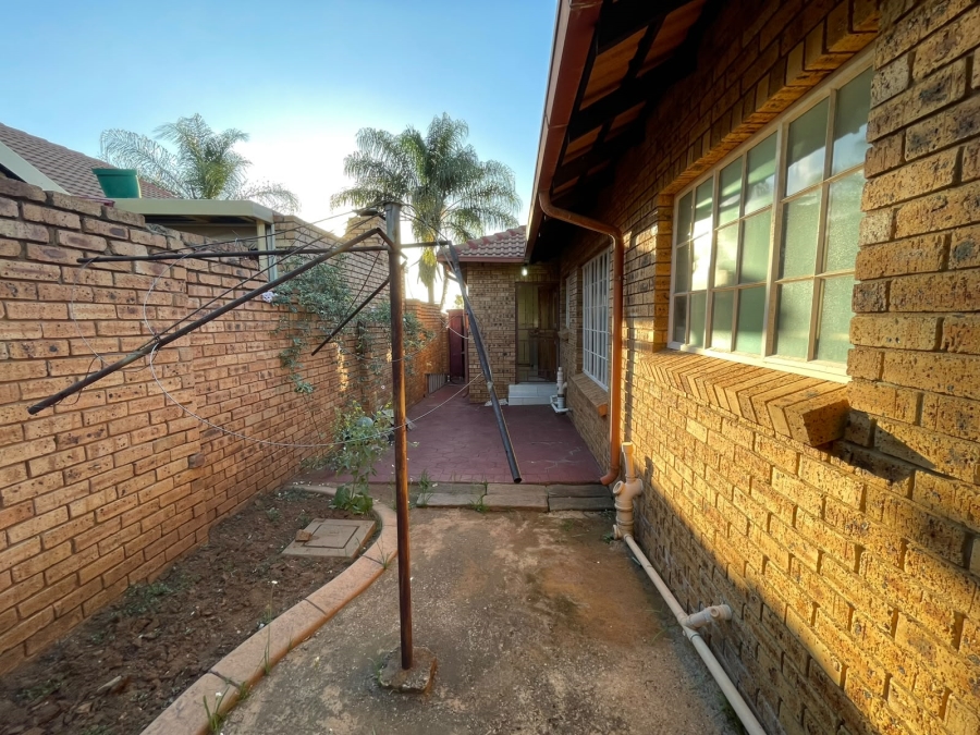 3 Bedroom Property for Sale in Amberfield Crest Estate Gauteng