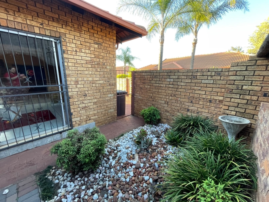 3 Bedroom Property for Sale in Amberfield Crest Estate Gauteng