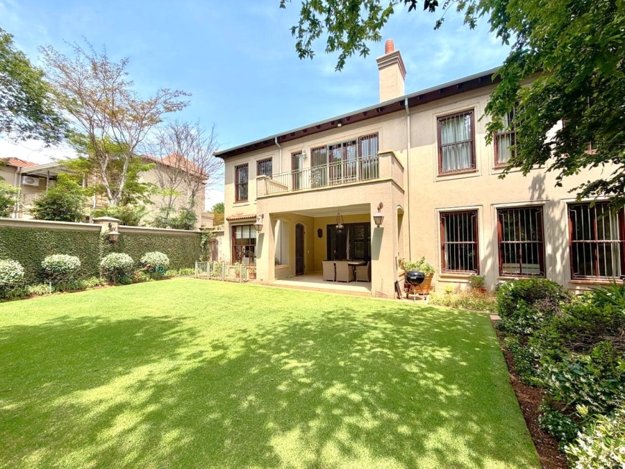 4 Bedroom Property for Sale in Faerie Glen Gauteng