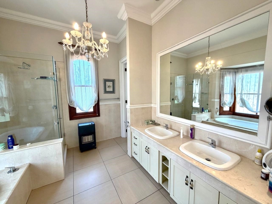 4 Bedroom Property for Sale in Faerie Glen Gauteng