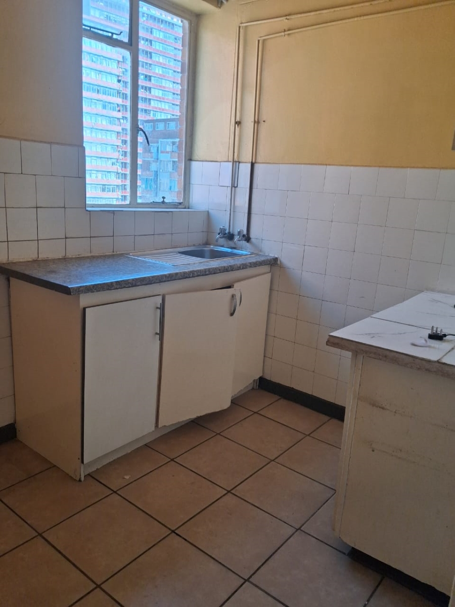To Let 3 Bedroom Property for Rent in Hillbrow Gauteng