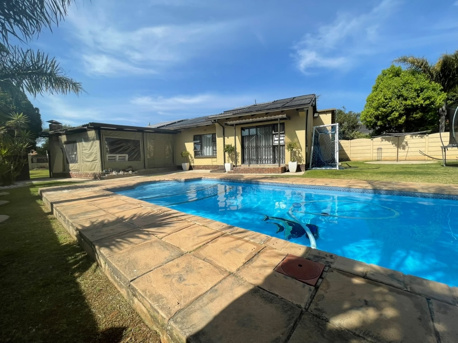3 Bedroom Property for Sale in Edleen Gauteng