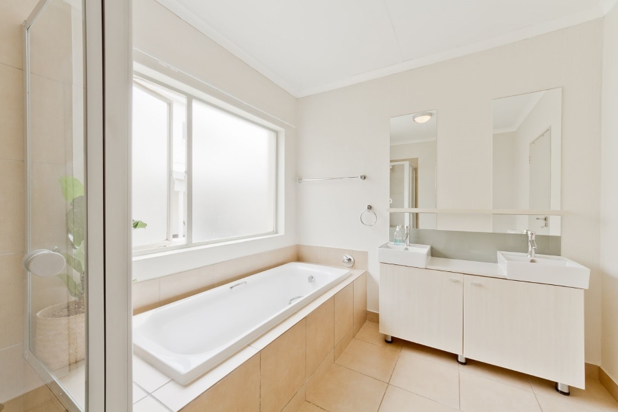 3 Bedroom Property for Sale in Beverley Gauteng