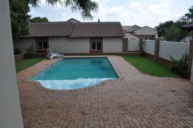 2 Bedroom Property for Sale in Faerie Glen Gauteng