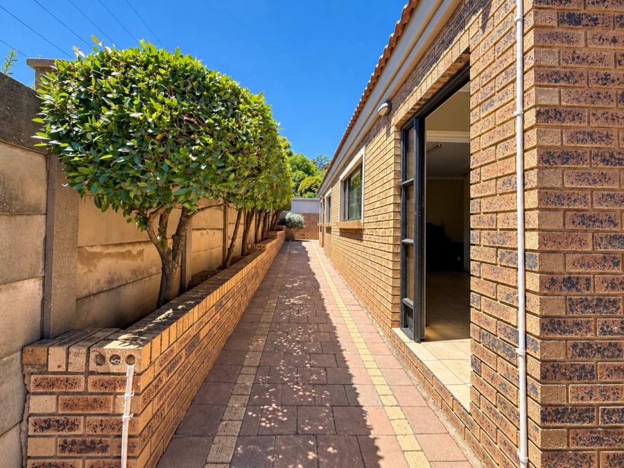 3 Bedroom Property for Sale in Glenvista Gauteng
