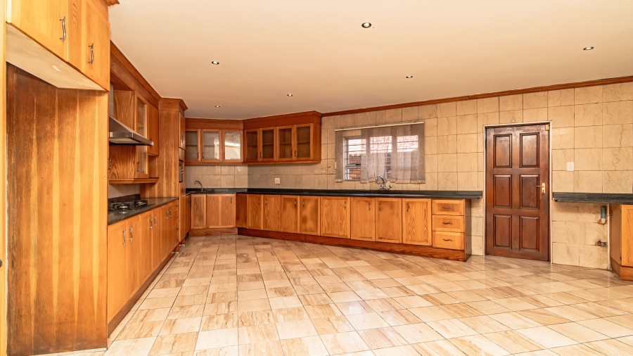 6 Bedroom Property for Sale in Rynsoord Gauteng