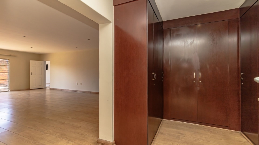 6 Bedroom Property for Sale in Rynsoord Gauteng