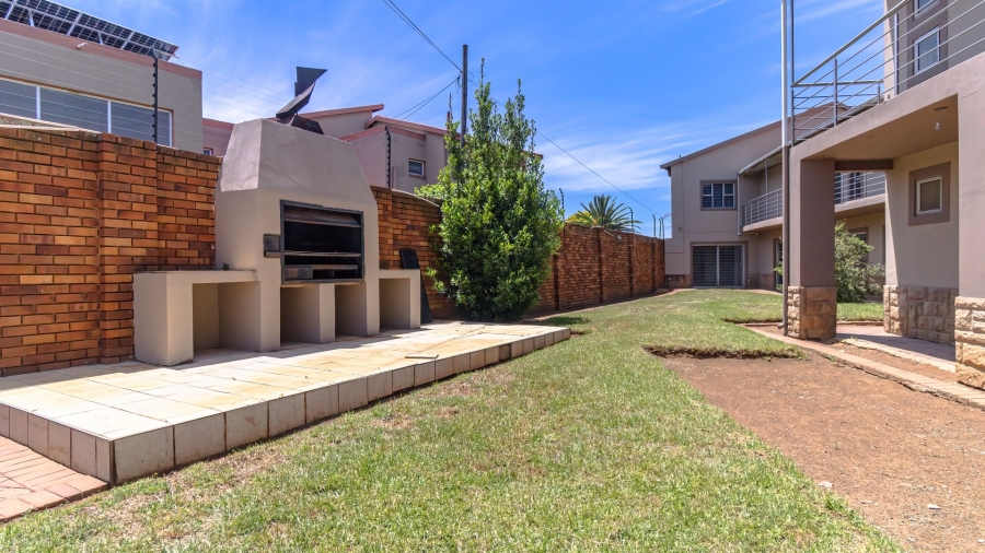 6 Bedroom Property for Sale in Rynsoord Gauteng