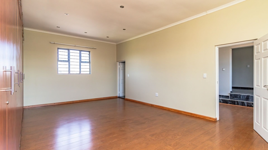 6 Bedroom Property for Sale in Rynsoord Gauteng