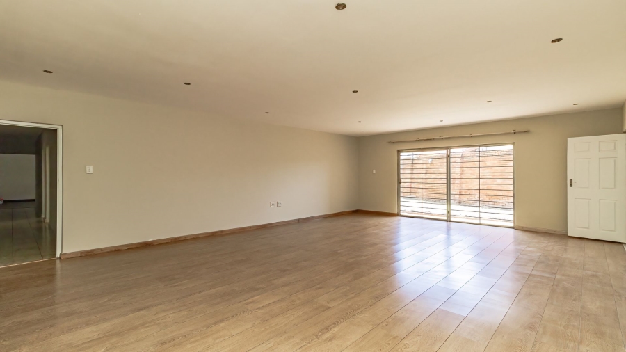 6 Bedroom Property for Sale in Rynsoord Gauteng