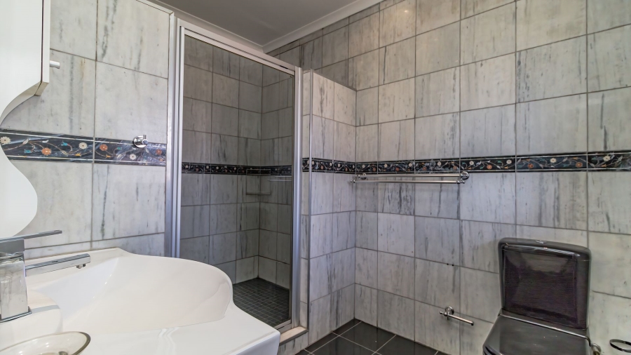 6 Bedroom Property for Sale in Rynsoord Gauteng