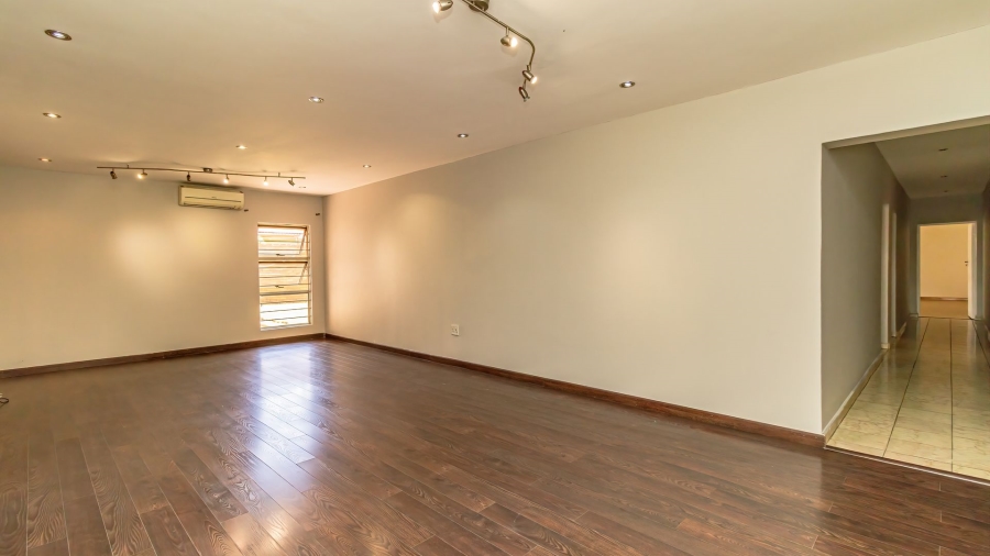 6 Bedroom Property for Sale in Rynsoord Gauteng