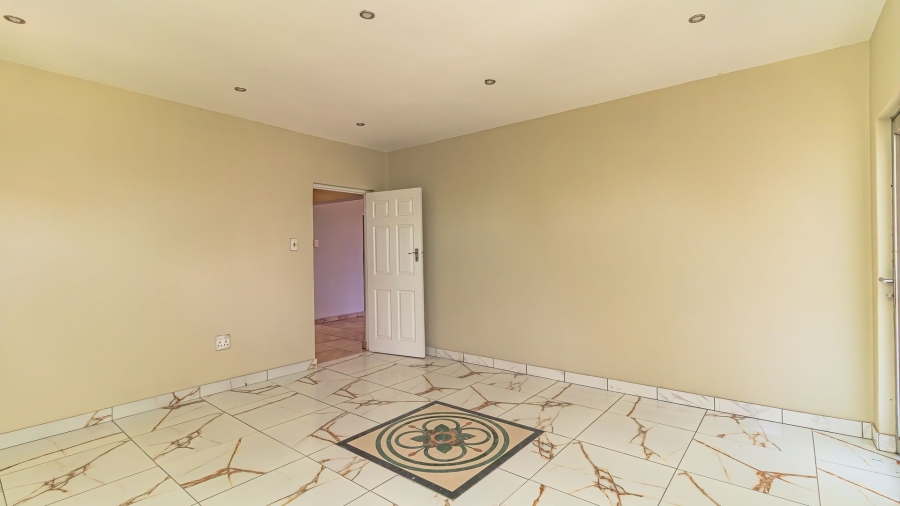 6 Bedroom Property for Sale in Rynsoord Gauteng