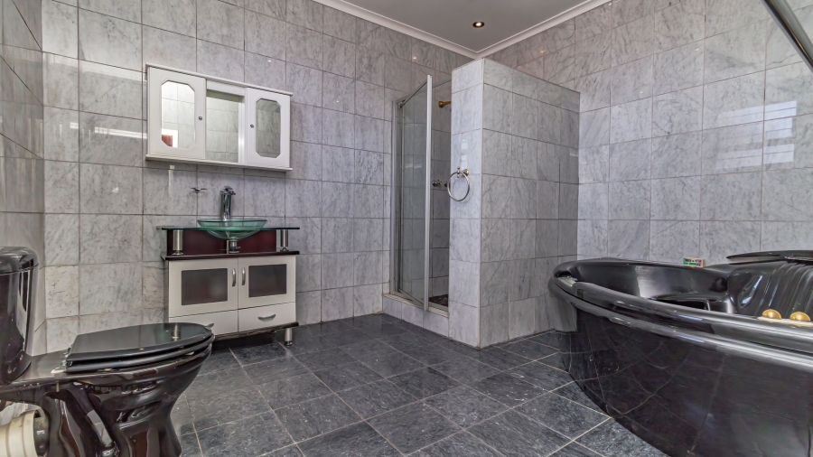 6 Bedroom Property for Sale in Rynsoord Gauteng