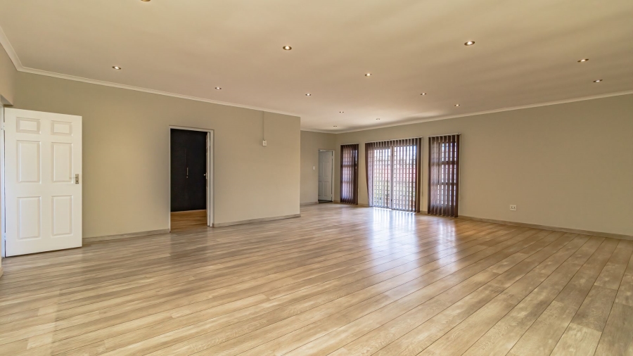 6 Bedroom Property for Sale in Rynsoord Gauteng