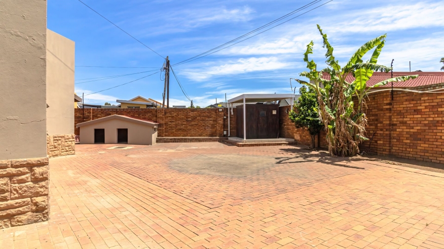 6 Bedroom Property for Sale in Rynsoord Gauteng