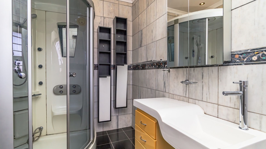 6 Bedroom Property for Sale in Rynsoord Gauteng