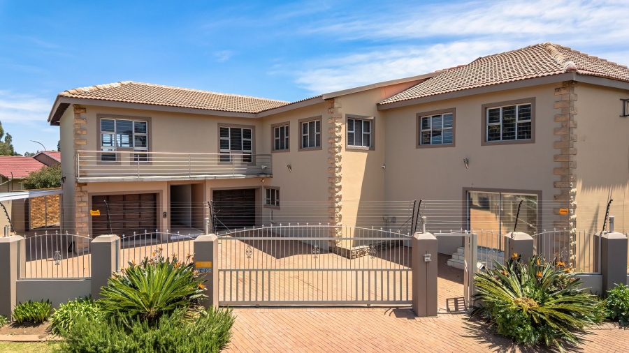 6 Bedroom Property for Sale in Rynsoord Gauteng