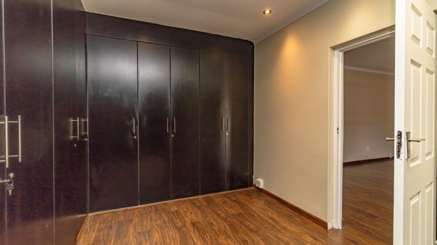 6 Bedroom Property for Sale in Rynsoord Gauteng