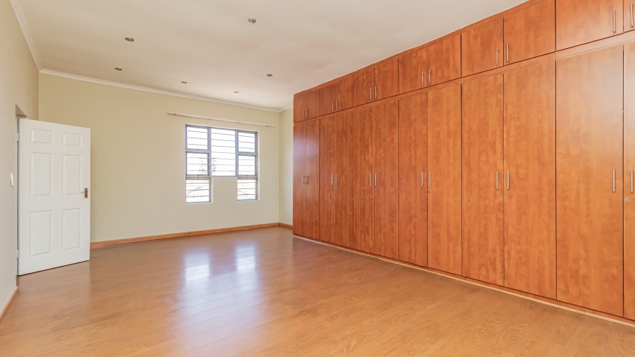 6 Bedroom Property for Sale in Rynsoord Gauteng