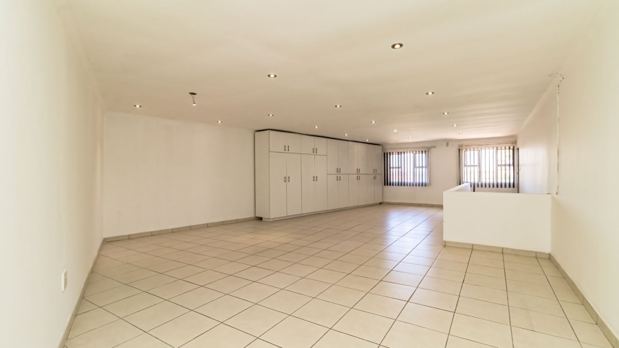 6 Bedroom Property for Sale in Rynsoord Gauteng