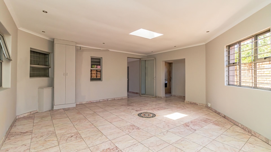 6 Bedroom Property for Sale in Rynsoord Gauteng