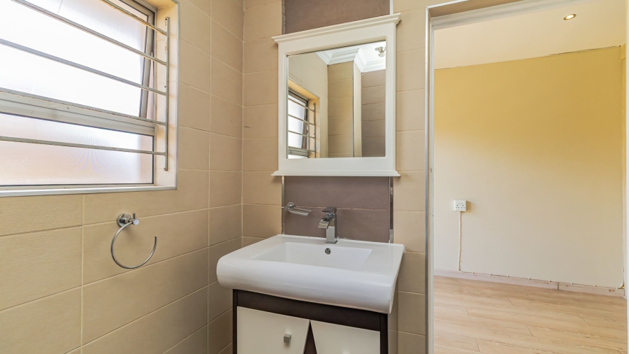 6 Bedroom Property for Sale in Rynsoord Gauteng