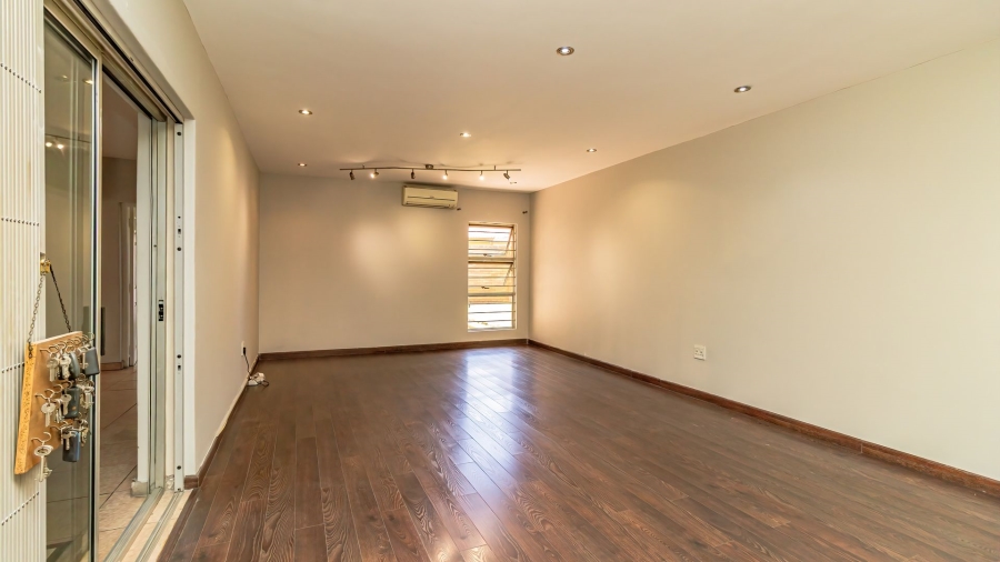 6 Bedroom Property for Sale in Rynsoord Gauteng