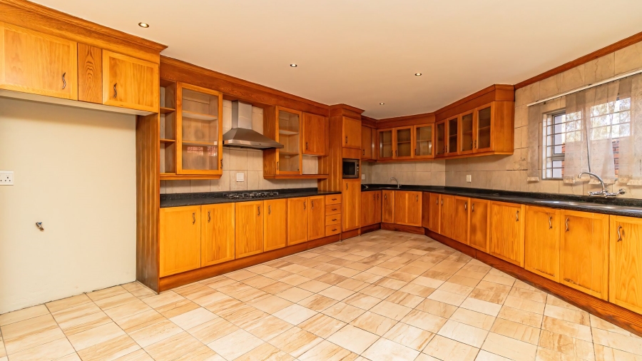 6 Bedroom Property for Sale in Rynsoord Gauteng