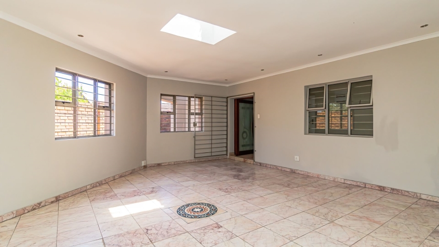 6 Bedroom Property for Sale in Rynsoord Gauteng