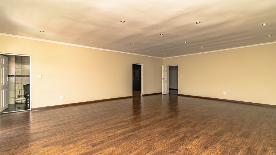 6 Bedroom Property for Sale in Rynsoord Gauteng