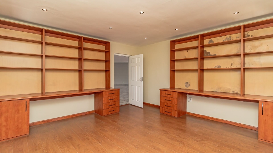 6 Bedroom Property for Sale in Rynsoord Gauteng