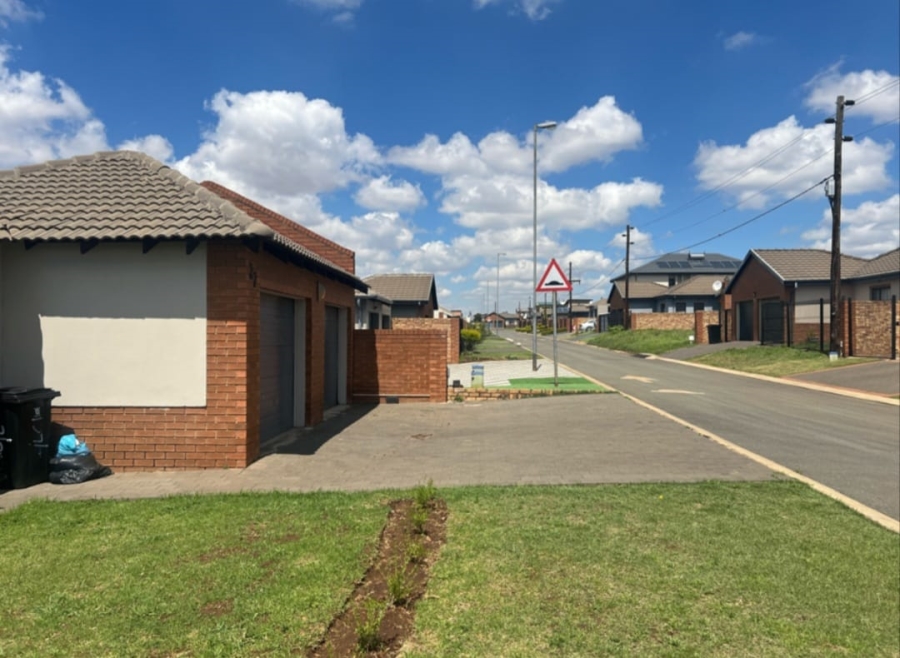 3 Bedroom Property for Sale in Clayville Gauteng