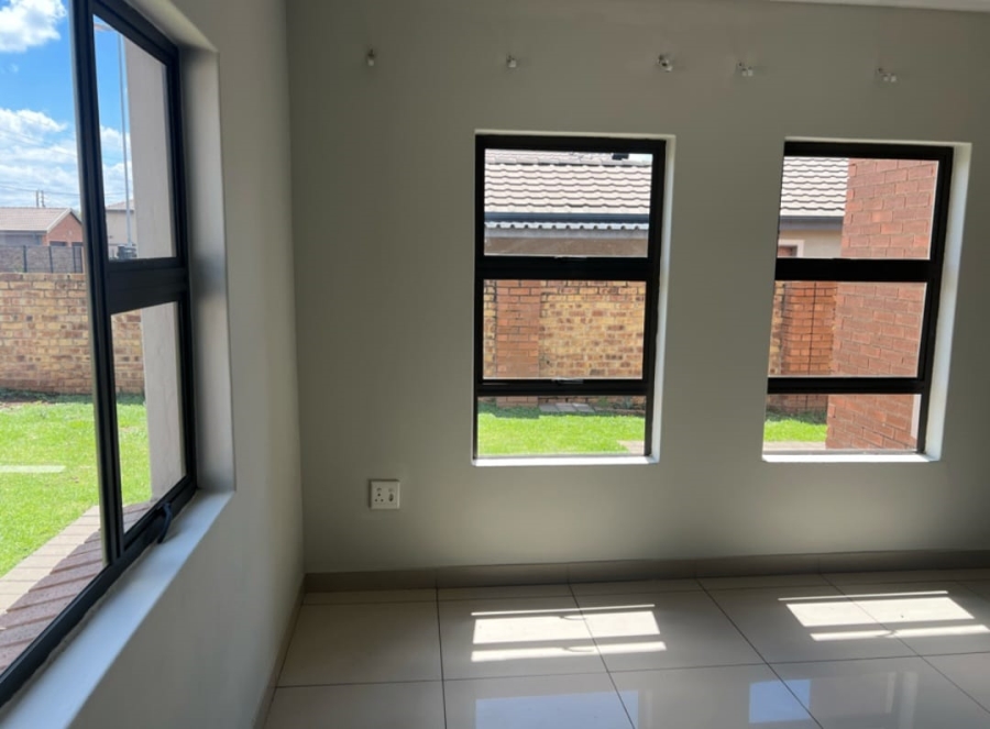 3 Bedroom Property for Sale in Clayville Gauteng