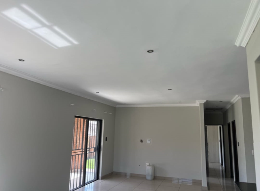 3 Bedroom Property for Sale in Clayville Gauteng