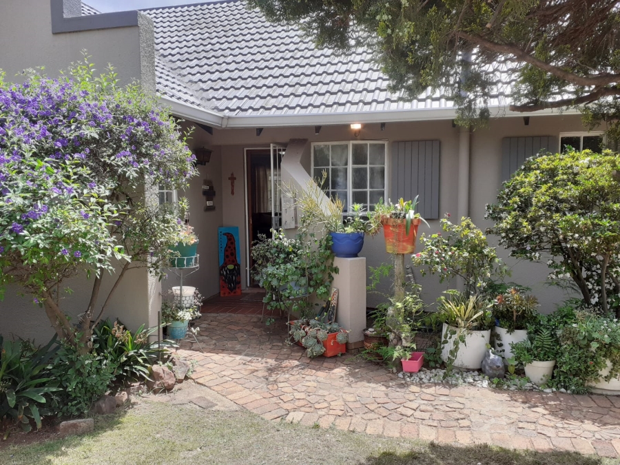 2 Bedroom Property for Sale in Albertsdal Gauteng