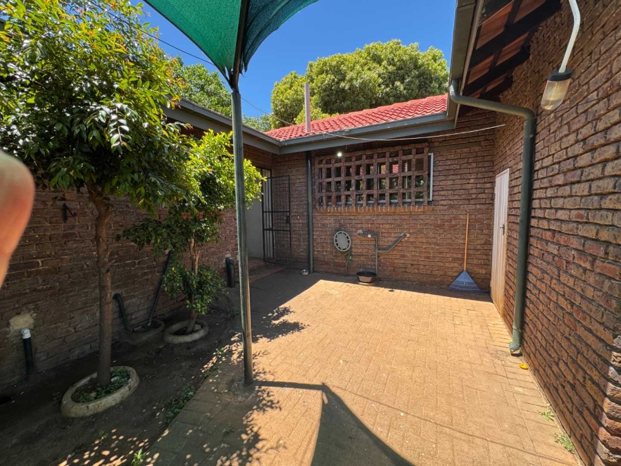 3 Bedroom Property for Sale in Verwoerdpark Gauteng