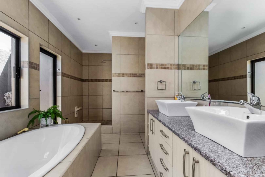4 Bedroom Property for Sale in Northcliff Gauteng
