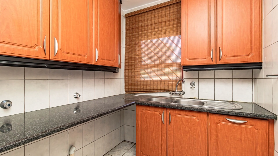 6 Bedroom Property for Sale in Mackenzie Park Gauteng