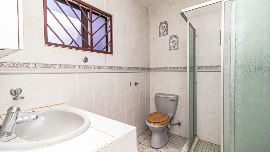 6 Bedroom Property for Sale in Mackenzie Park Gauteng