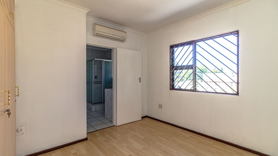 6 Bedroom Property for Sale in Mackenzie Park Gauteng