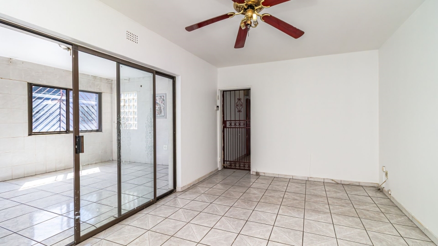 6 Bedroom Property for Sale in Mackenzie Park Gauteng