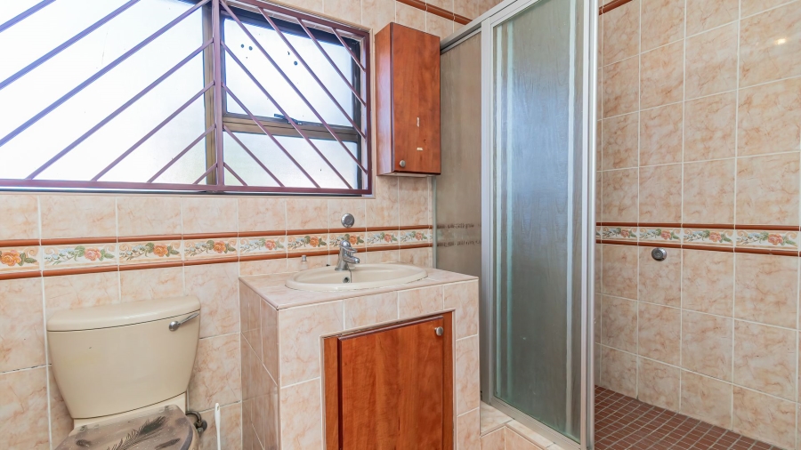 6 Bedroom Property for Sale in Mackenzie Park Gauteng